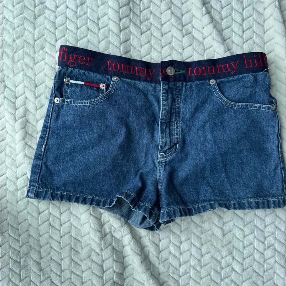 Vintage women’s 90’s Tommy Hilfiger shorts size 7
